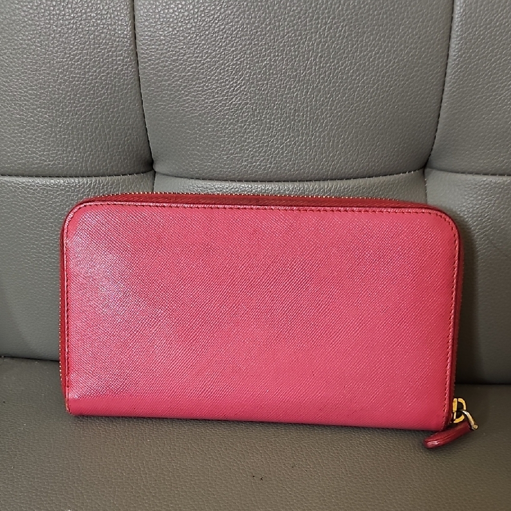💖 Prada Pink Zippered Wallet 💖 - Picture 4 of 7